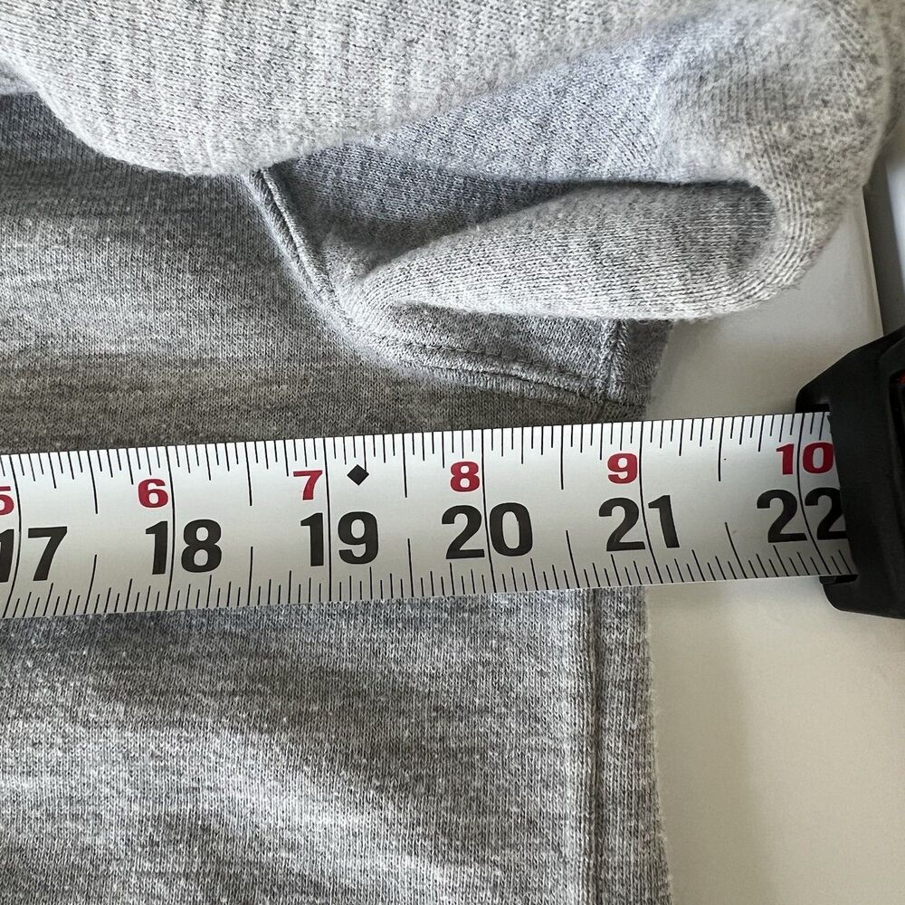 Nike Long Sleeve Men’s Sweat V Neck Size M Gray Pockets Crew Neck Active wear - Picture 6 of 6